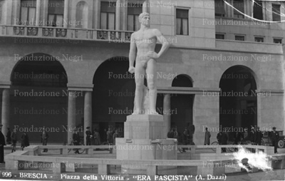 Statua ERA FASCISTA (El Bigio)